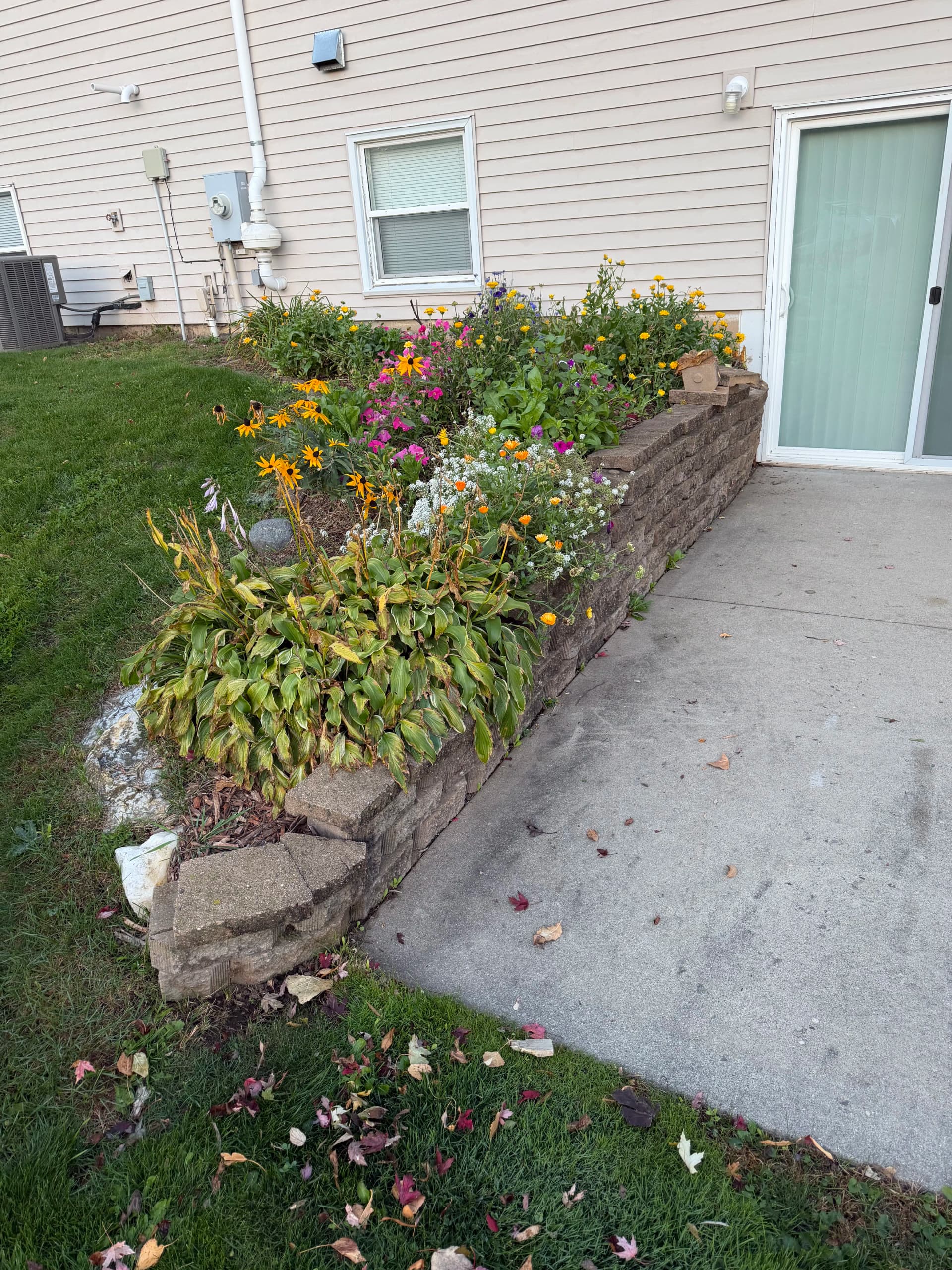 Retaining Wall Rebuild Using VERSA-LOK Prairie Tan image